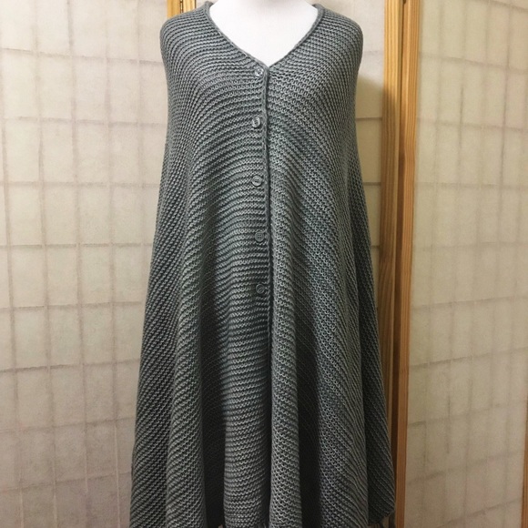 LuLaRoe Sweaters - LuLaRoe Mimi Poncho